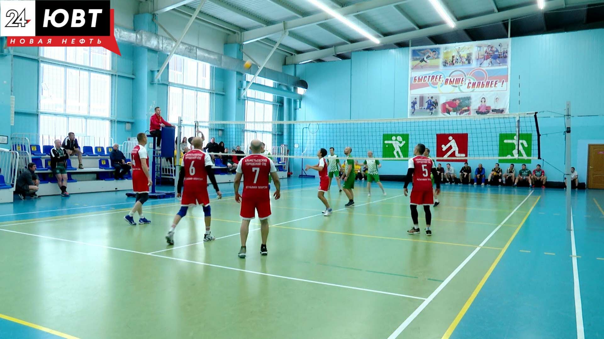 В Альметьевске прошел Чемпионат по волейболу среди судов Республики Татарстан