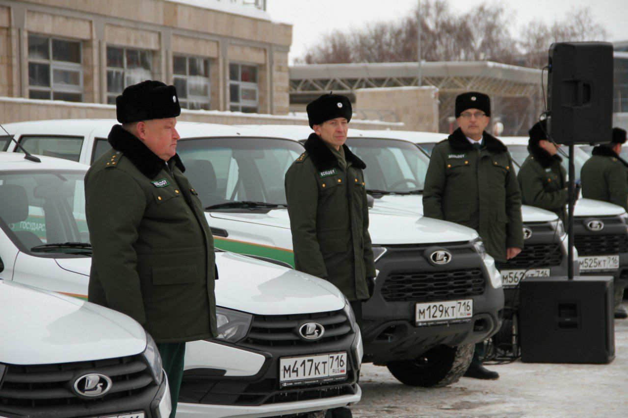 Сегодня автопарк Минэкологии пополнили двадцать новых служебных машин