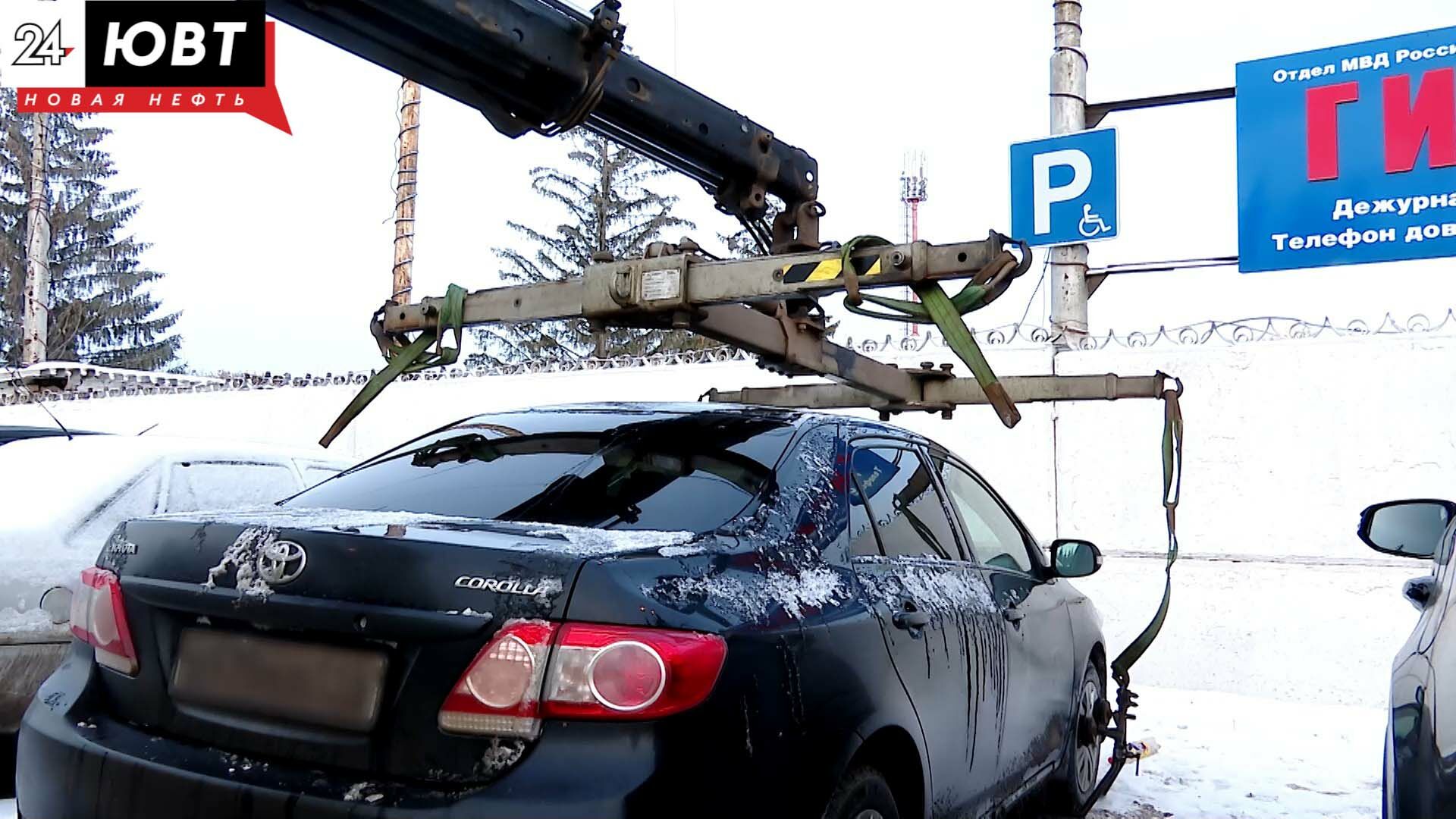 В Альметьевске оштрафовали более 130 водителей за парковку на местах для инвалидов