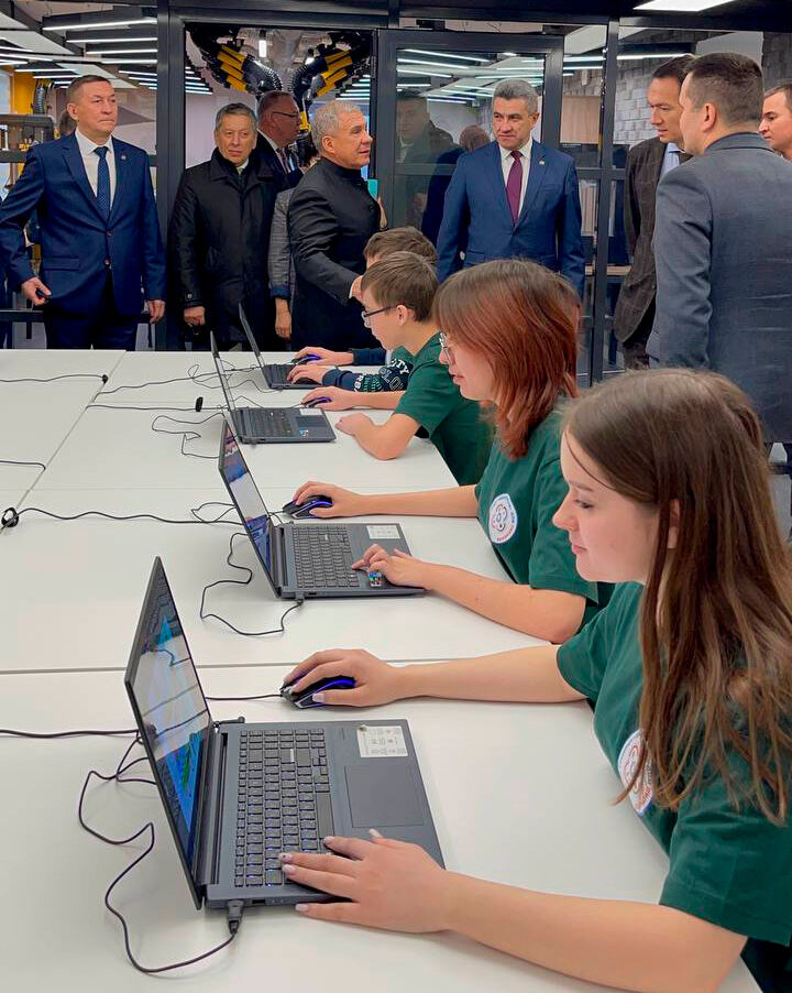 Президент Татарстана посетил альметьевский Кванториум