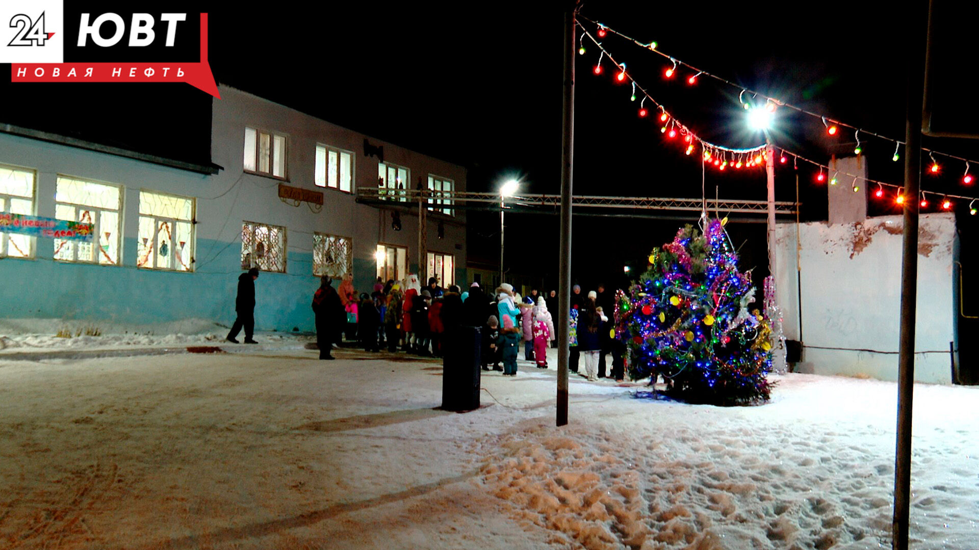В Альметьевске жители Урсалы своими силами создали новогоднее оформление