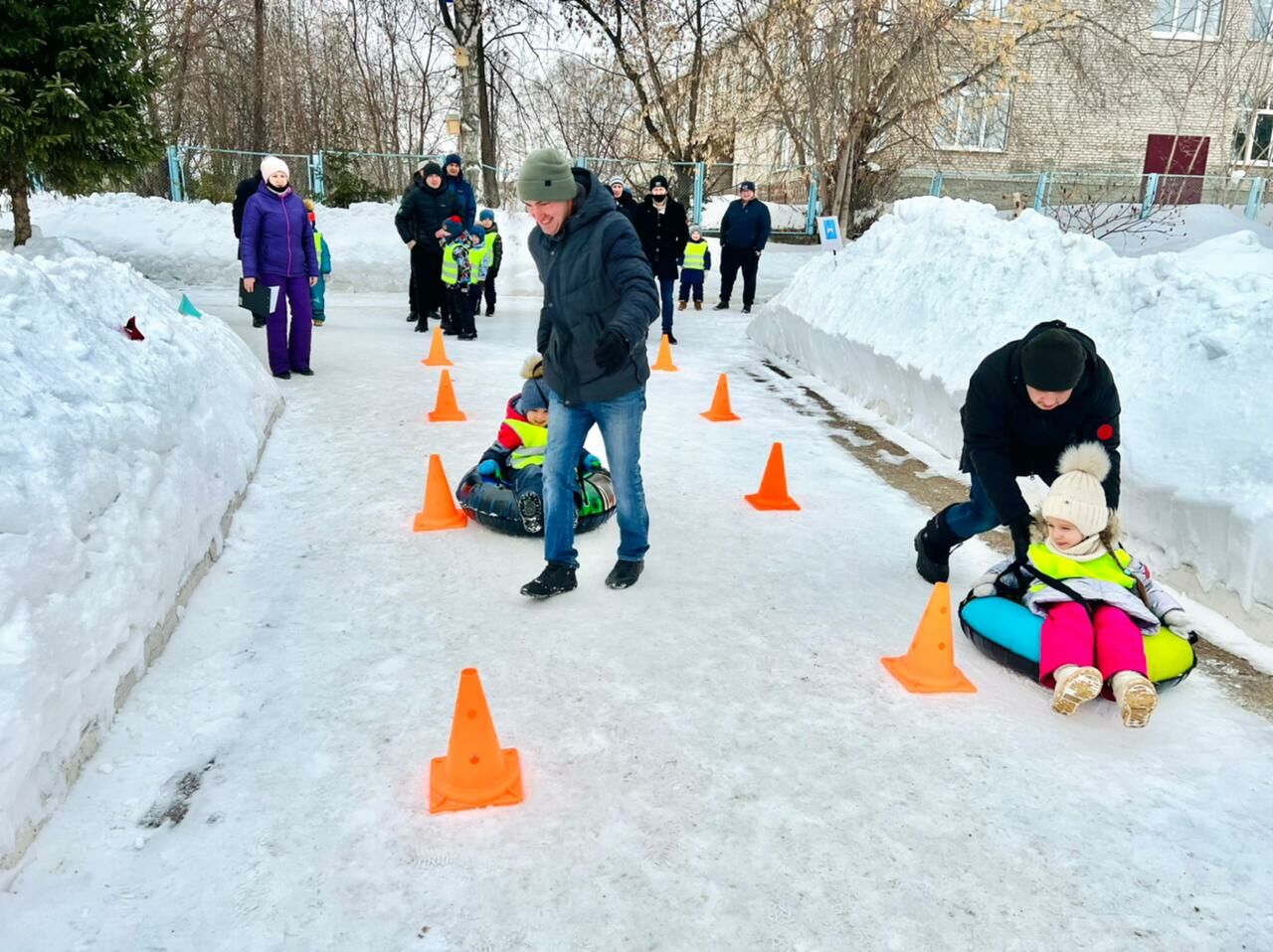 В Альметьевске в детском саду № 62 «Тирэк» прошел челлендж «С папой безопасно!»