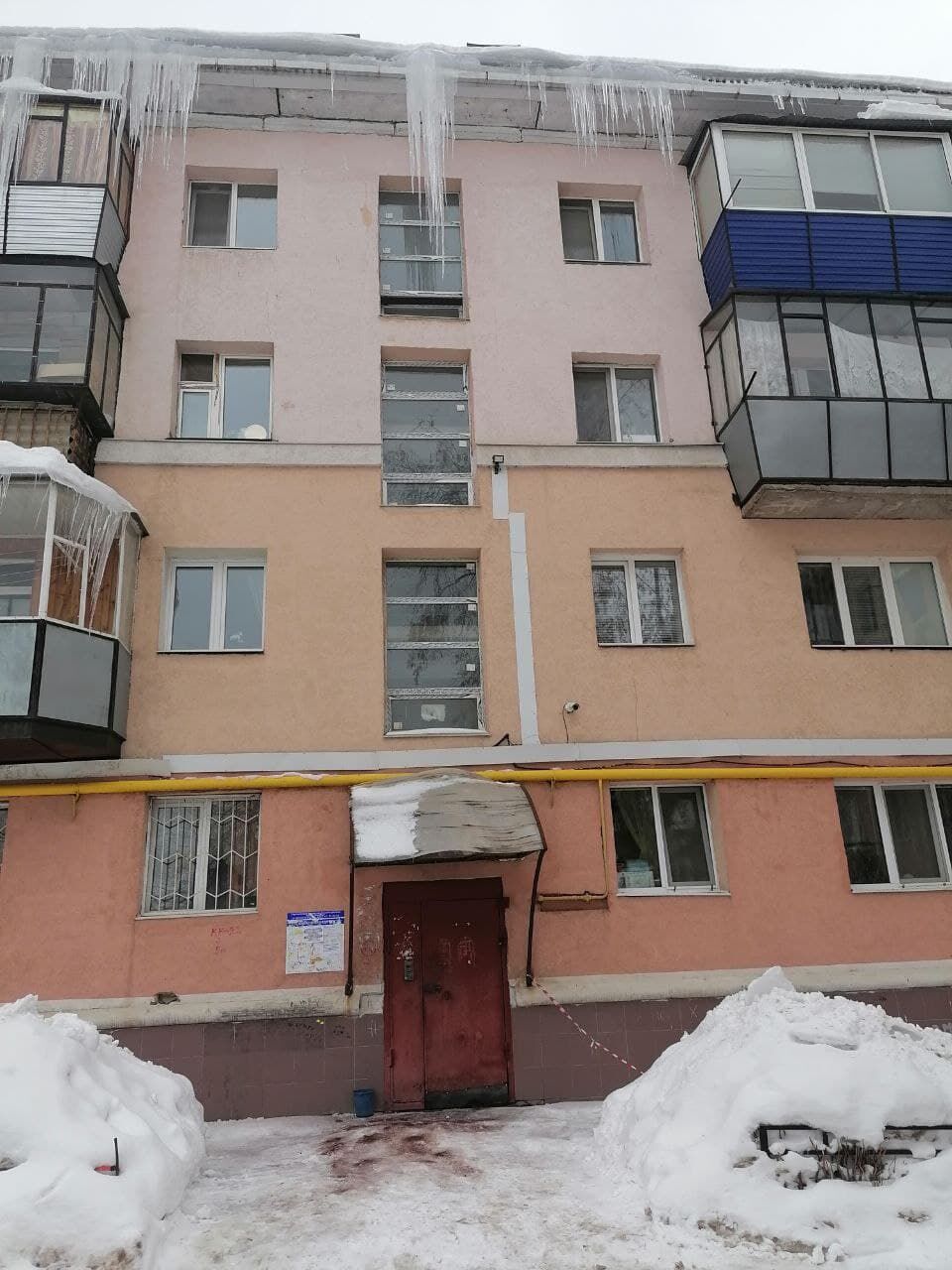 Жителей Альметьевска предупреждают о сходе снега с крыш