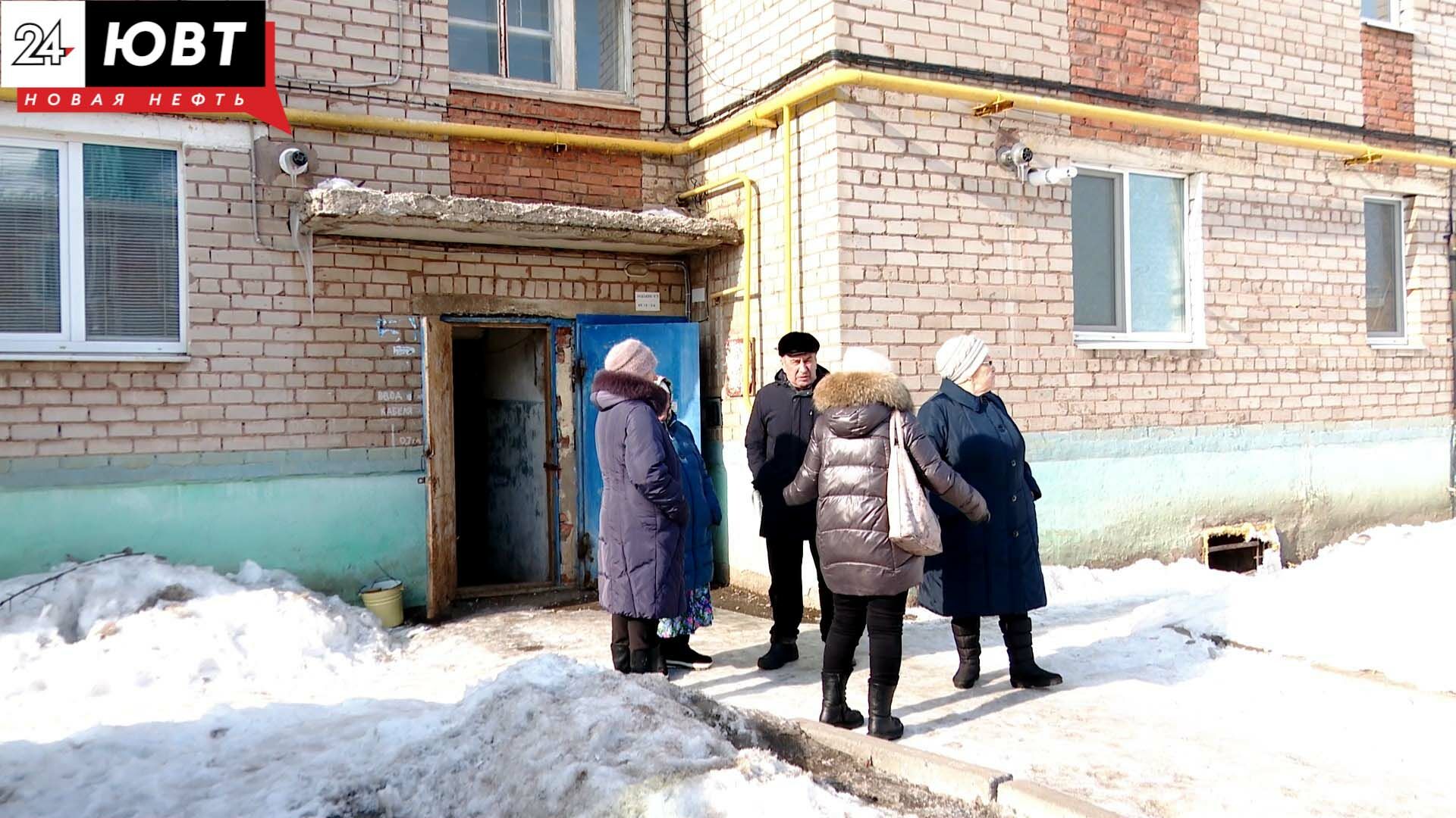 Коммунальная беда: жители Нижней Мактамы Альметьевского района жалуются на проблемы с подвалом