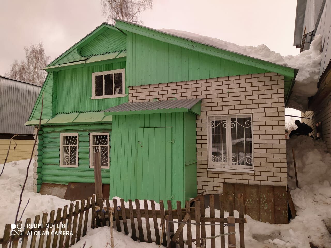 На жителя Татарстана рухнул снег с крыши частного дома: мужчина скончался