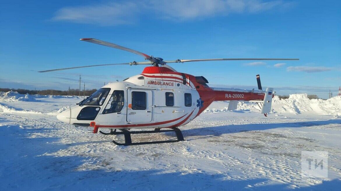 В Татарстане за выжившим в смертельном ДТП под Чистополем вылетел вертолет РКБ