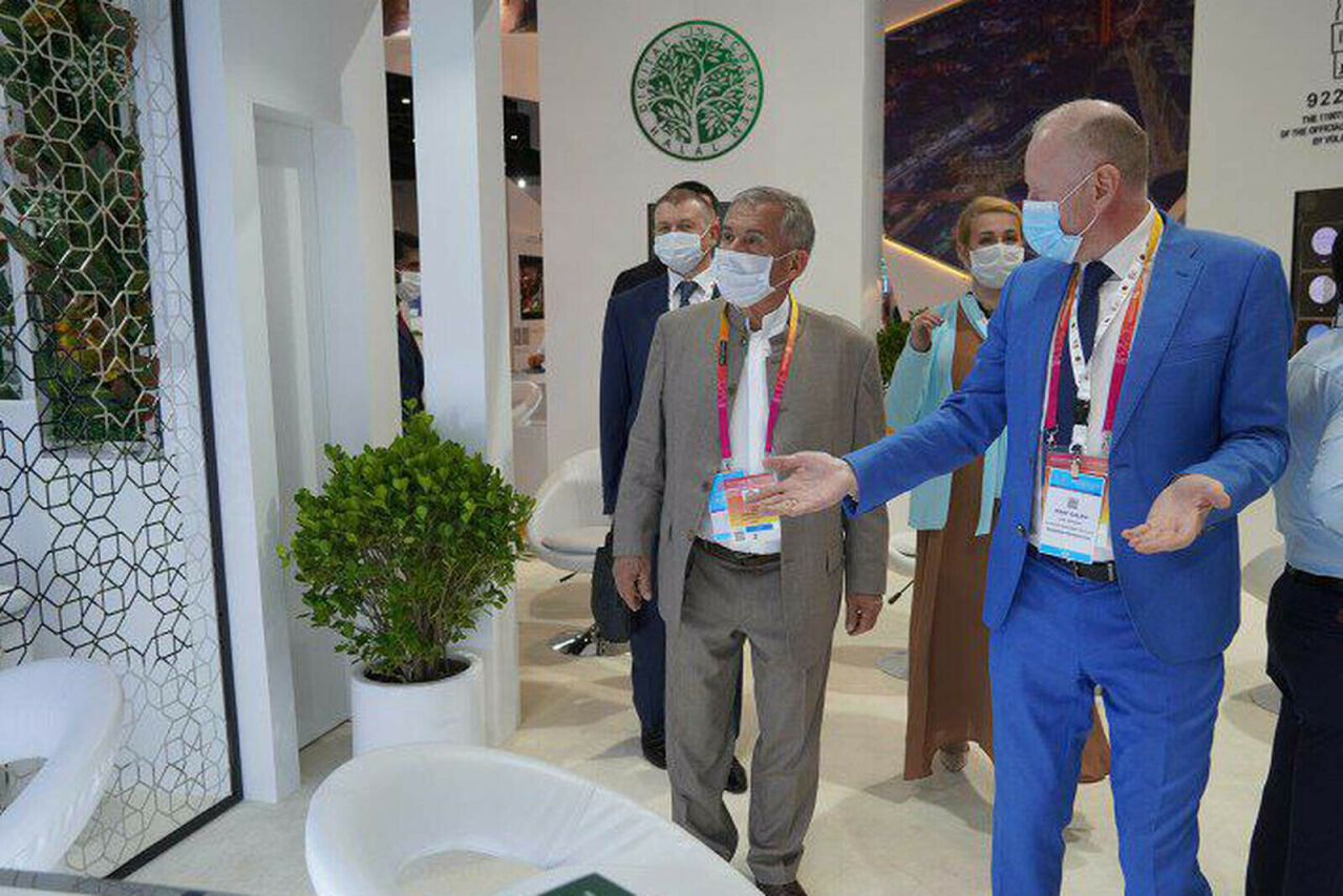 Президент РТ посетил стенд республики на полях инвестфорума AIM в Дубае