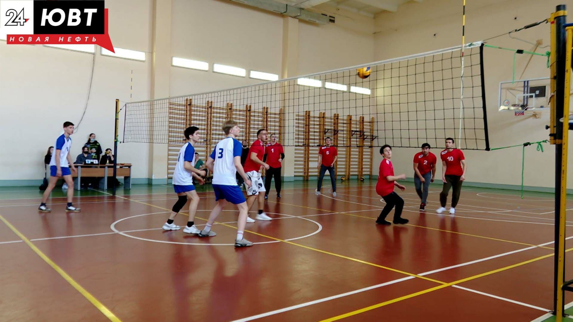 В Альметьевске прошли соревнования по волейболу среди студентов