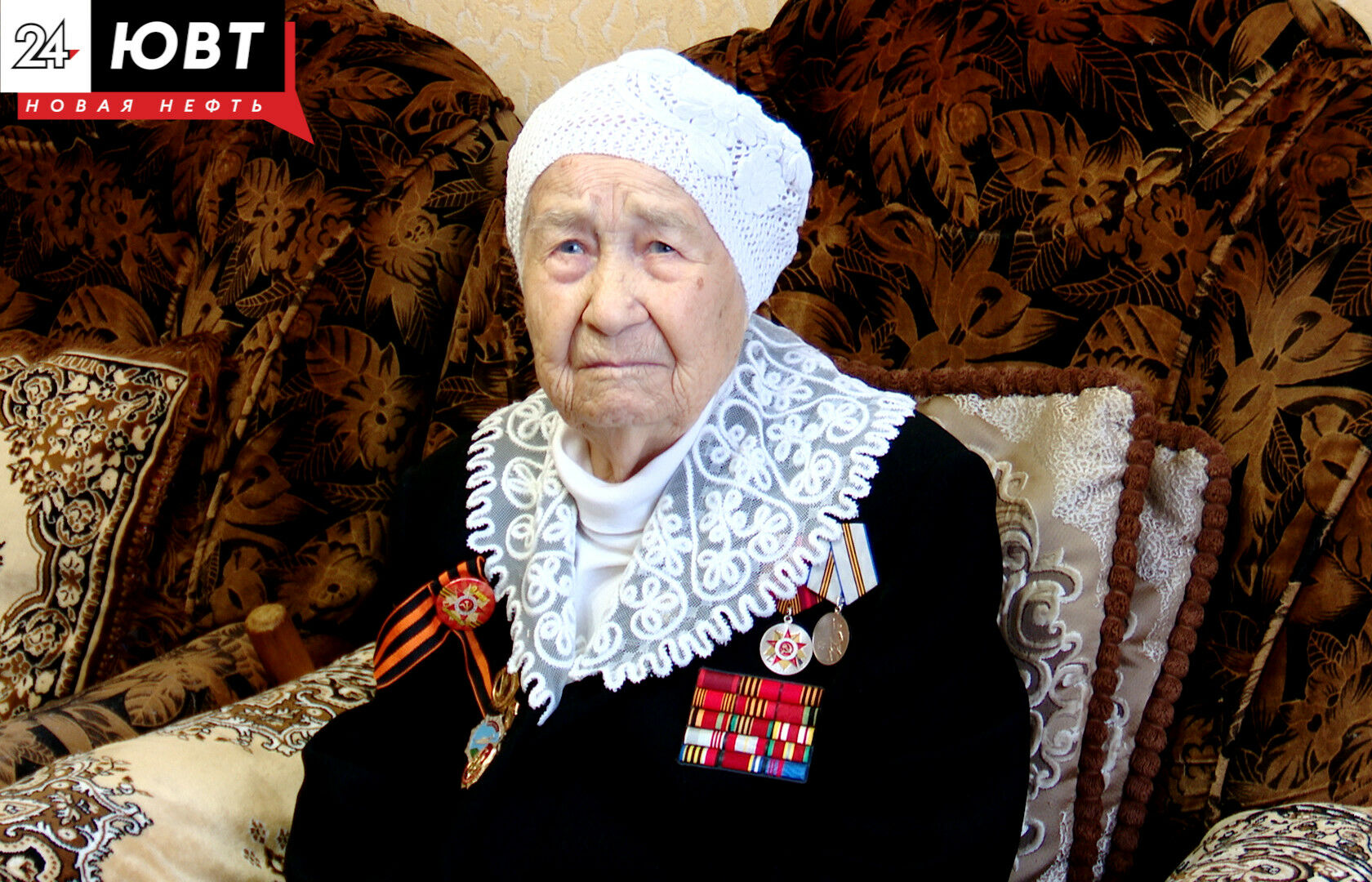 В Альметьевске родственнице участника Великой Отечественной войны  вручили удостоверение к государственной награде