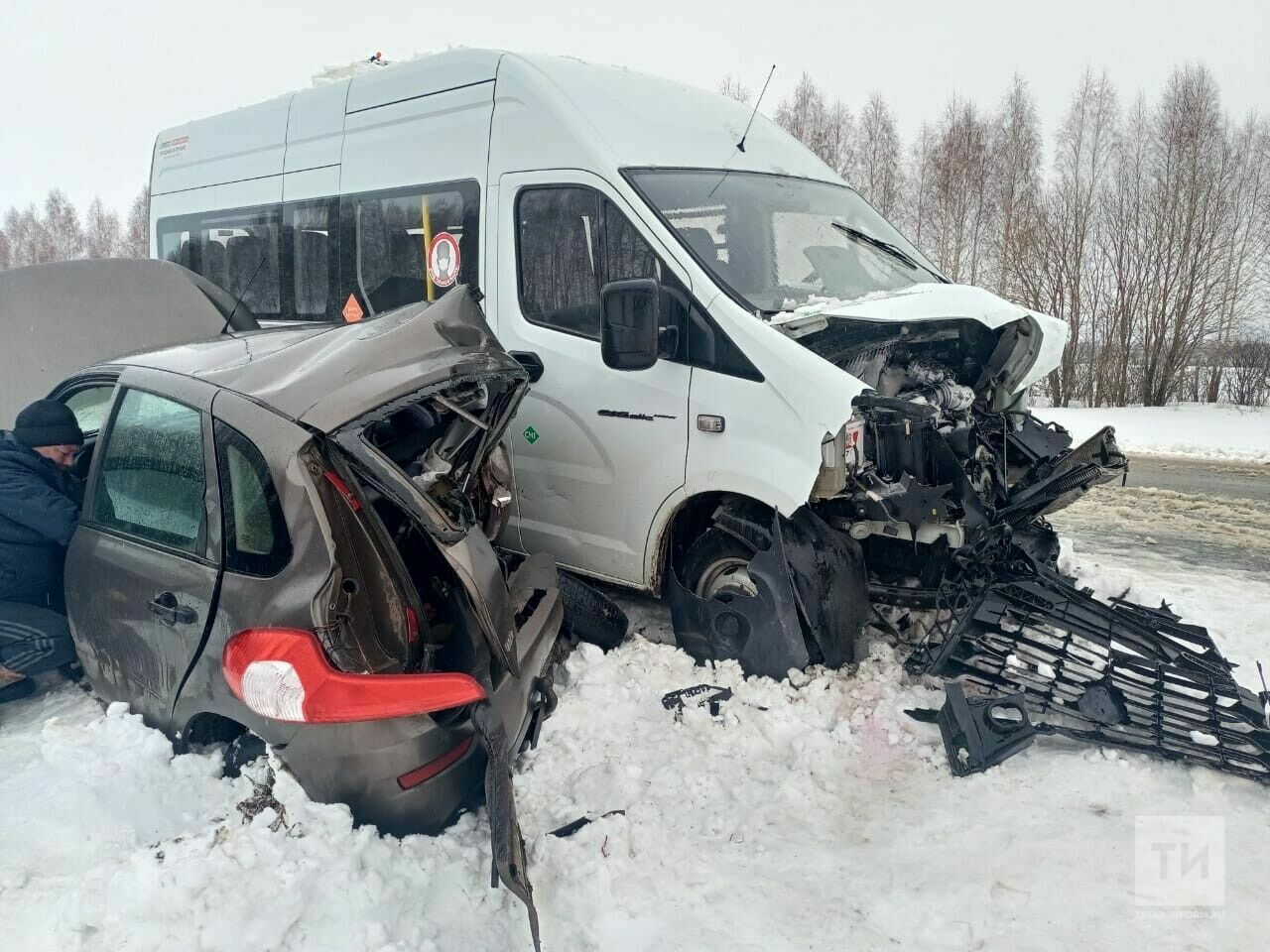 Водитель «Лады» погиб в ДТП с вахтовым автобусом в Татарстане