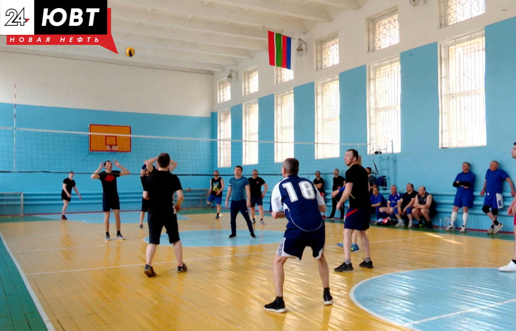Молодость против опыта: в спортзале альметьевской полиции состоялся турнир по волейболу