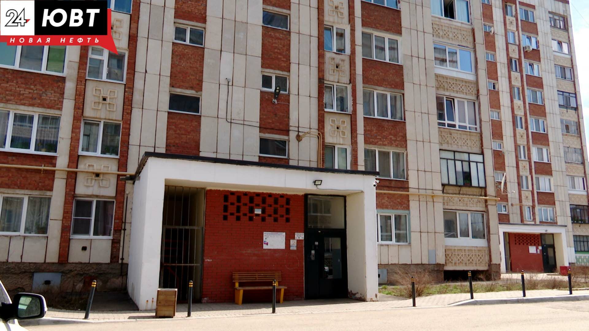В Альметьевске в 21 доме появятся новые металлические двери с двойным остеклением