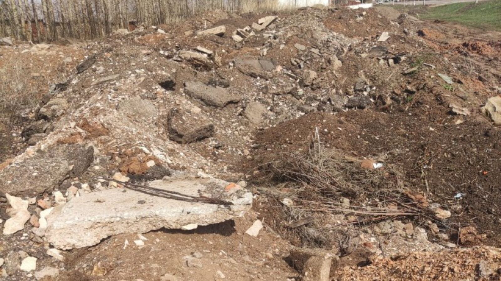 В Азнакаевском районе обнаружили свалку площадью почти 10 соток