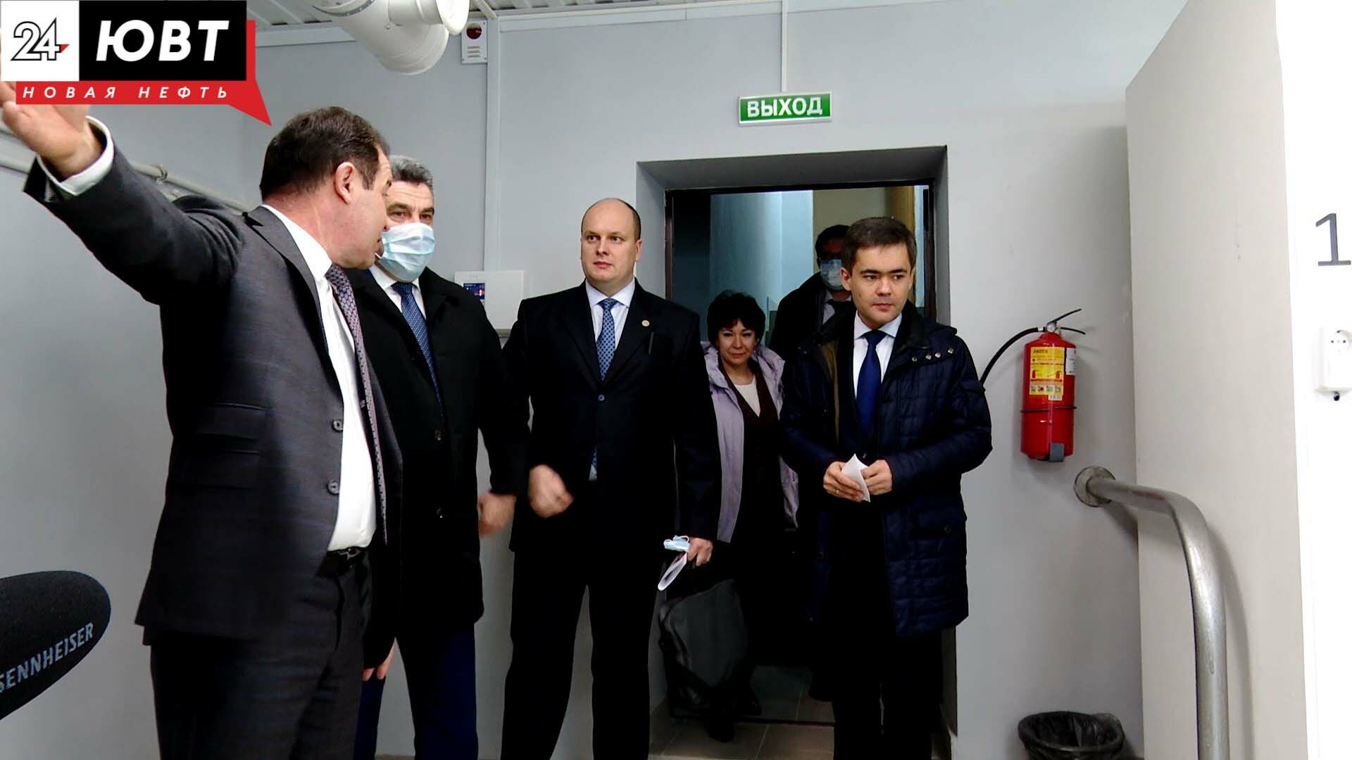Министр образования Татарстана посетил учебные заведения в Альметьевске