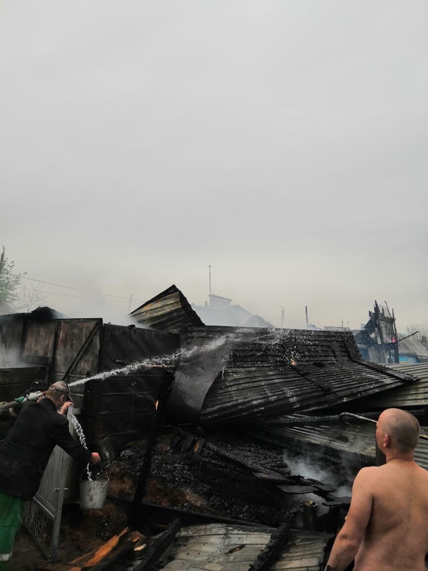В Альметьевском районе утром сгорел сарай