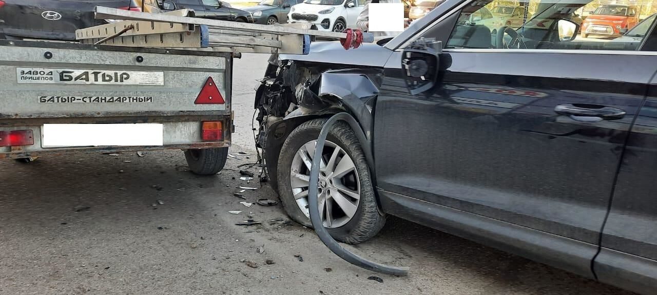 В Альметьевске пьяный водитель сбил двух пешеходов и наехал на легковушку с прицепом
