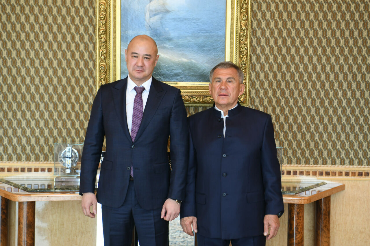Минниханов и Пан обсудили возможность выпуска медтехники и зарядных станций в Татарстане