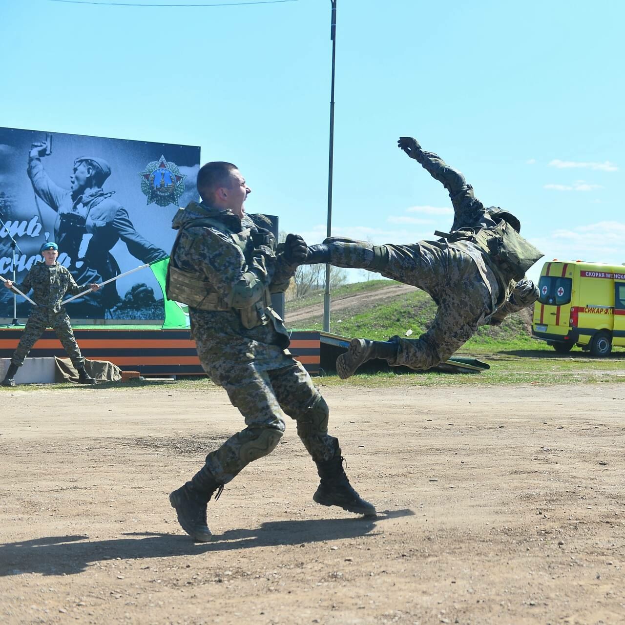 В Альметьевске в экстрим-парке прошли военизированные соревнования