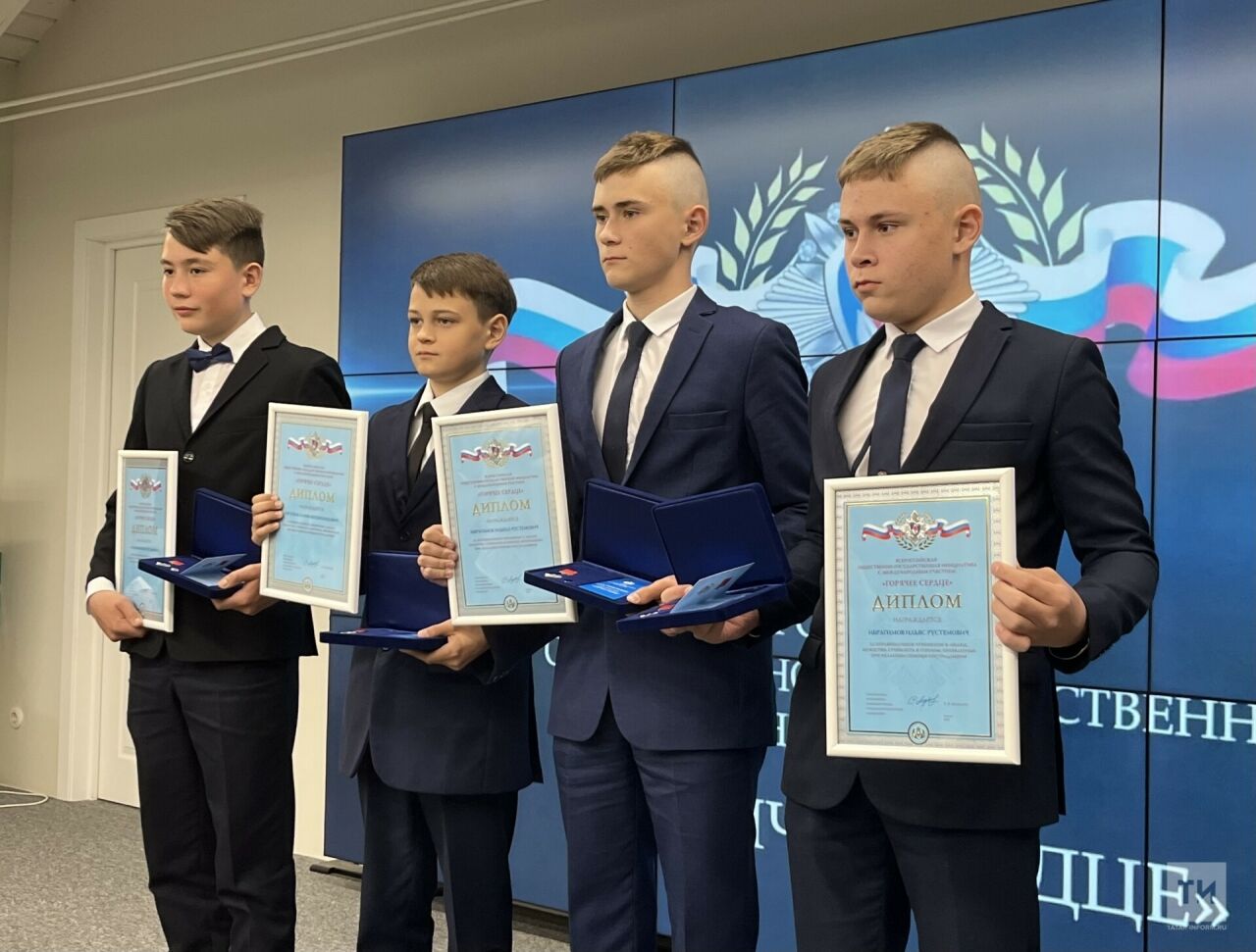 В Татарстане наградили четверых подростков за спасение на пожаре