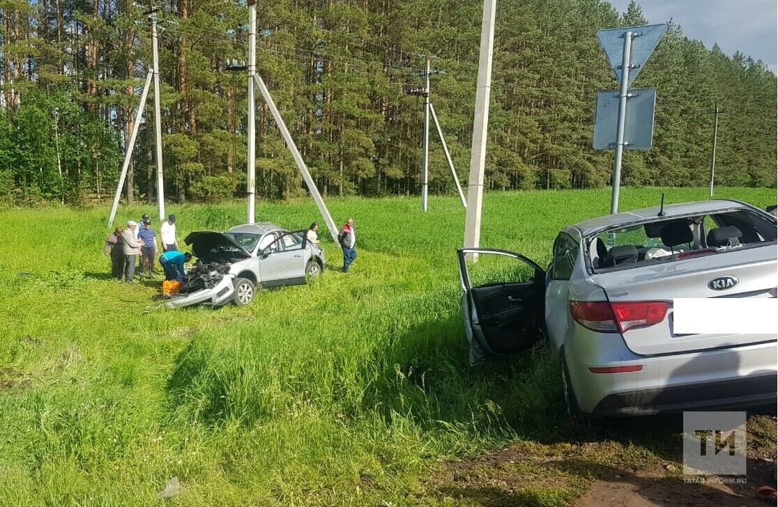 В ДТП на трассе в Татарстане погиб ребенок и пострадали шесть человек