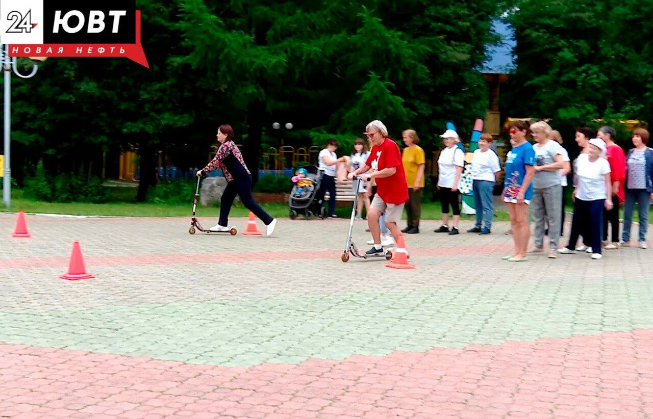 Танцы, подвижные игры и основы безопасности: в Альметьевске в городском парке прошла акция «Легким шагом»