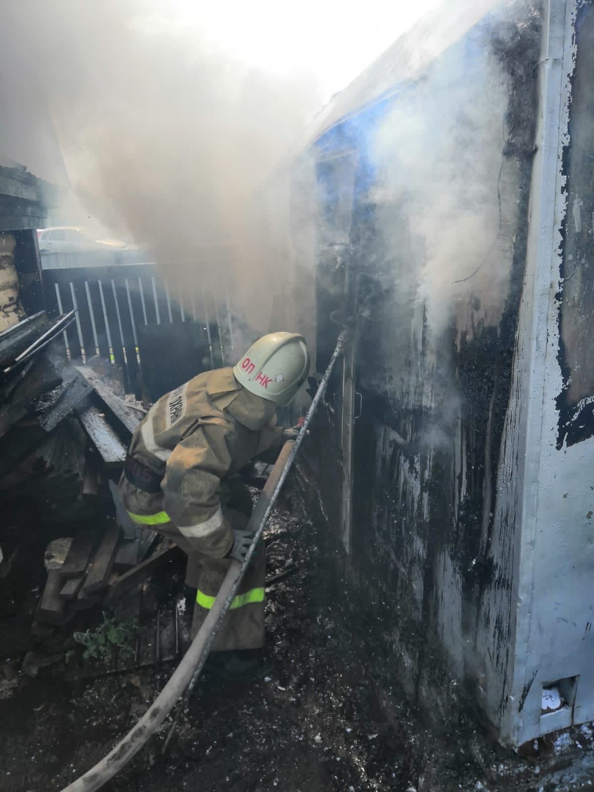 В Альметьевском районе огонь уничтожил сарай
