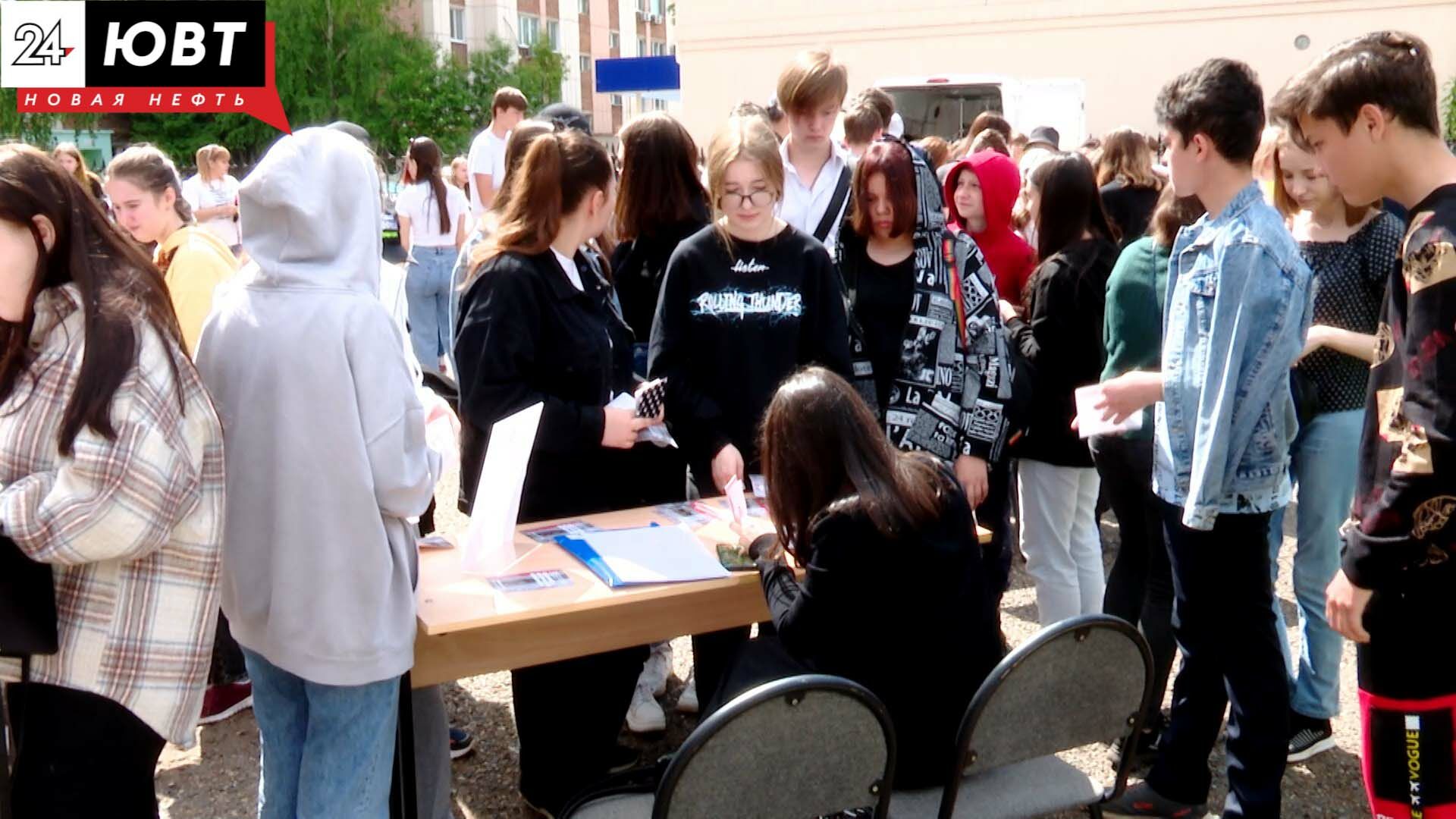 Больше сотни школьников пришли на первую летнюю ярмарку вакансий в Альметьевске