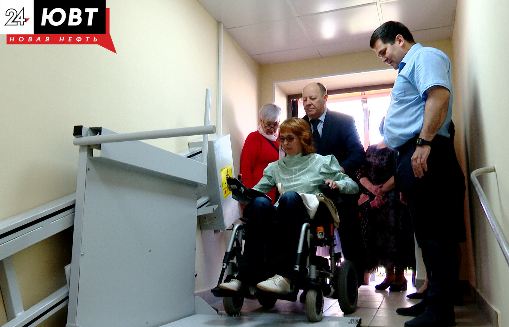 В Альметьевске помещение районного общества инвалидов оборудовали специальным электроподъемником