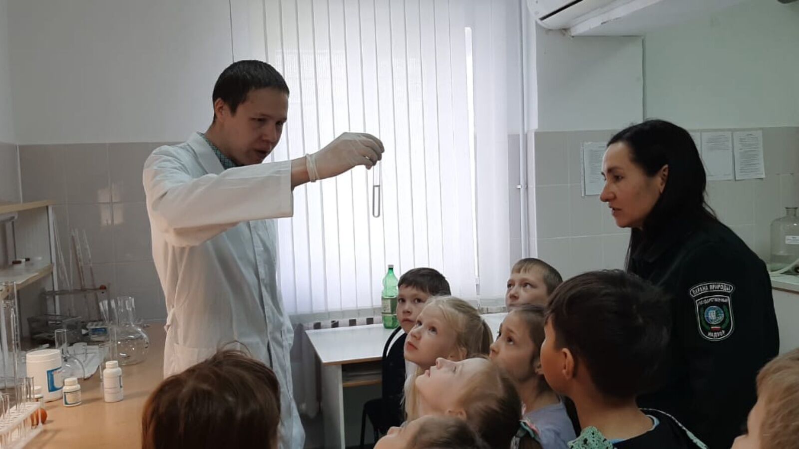 Школьники Альметьевска посетили лабораторию Юго-Восточного управления Министерства экологии