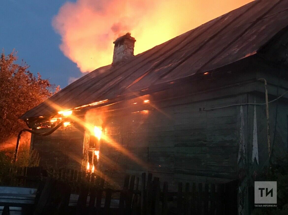 В Татарстане погибли двое мужчин в ночном пожаре