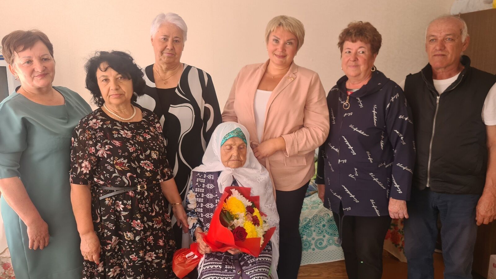 В Бугульминском районе поздравили со 100-летием труженицу тыла