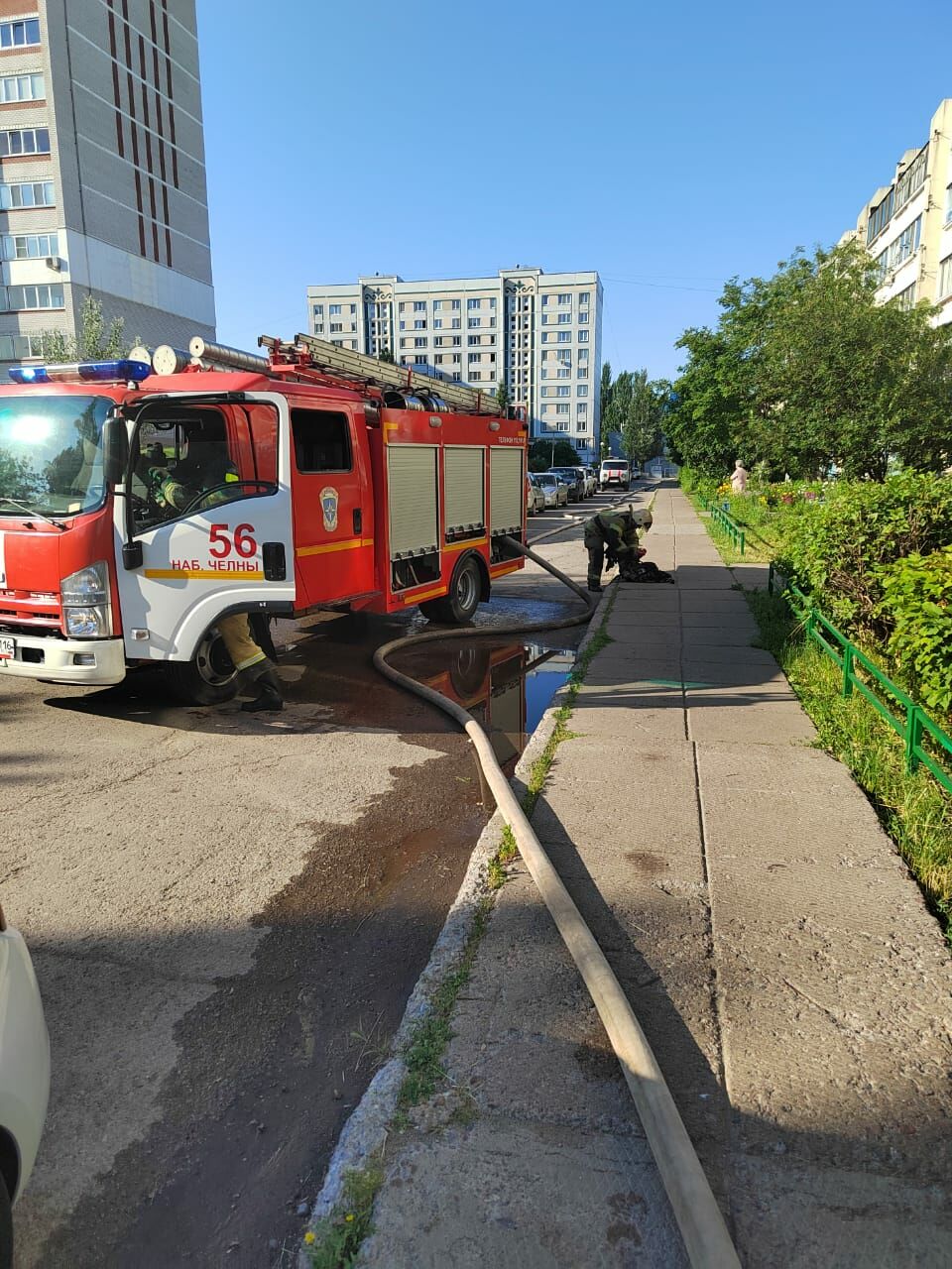 В Татарстане спасли двух человек из пожара в пятиэтажке
