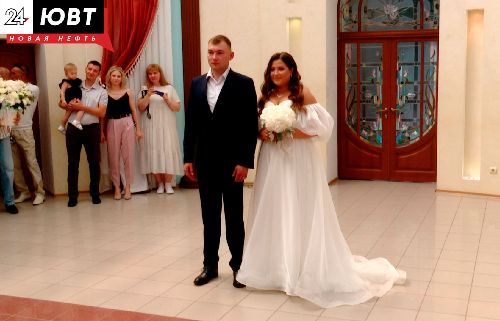 В Альметьевске в День семьи, любви и верности поженились 14 пар