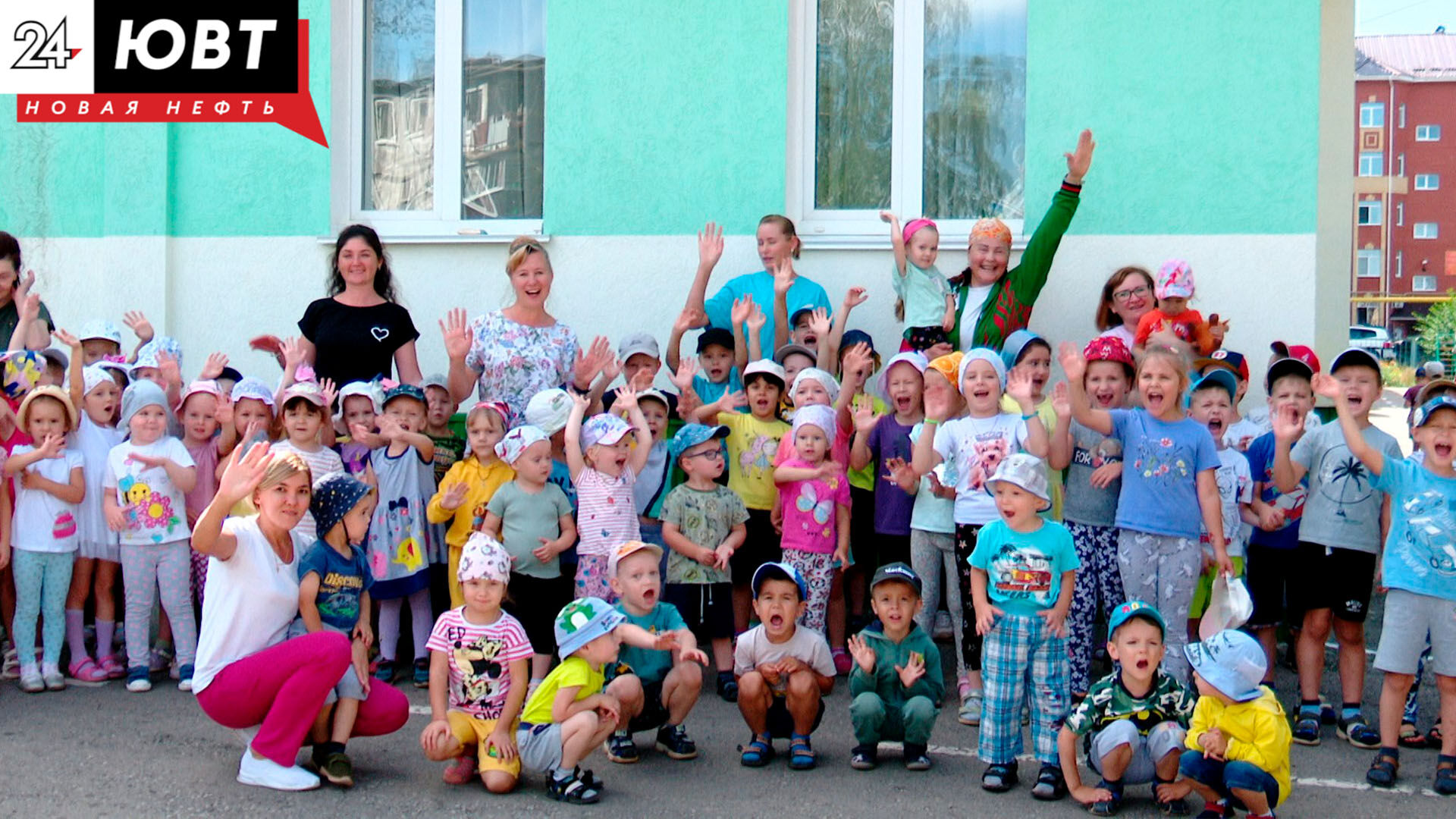 Зарядка со стражем порядка: необычные гости побывали в детском саду Альметьевска