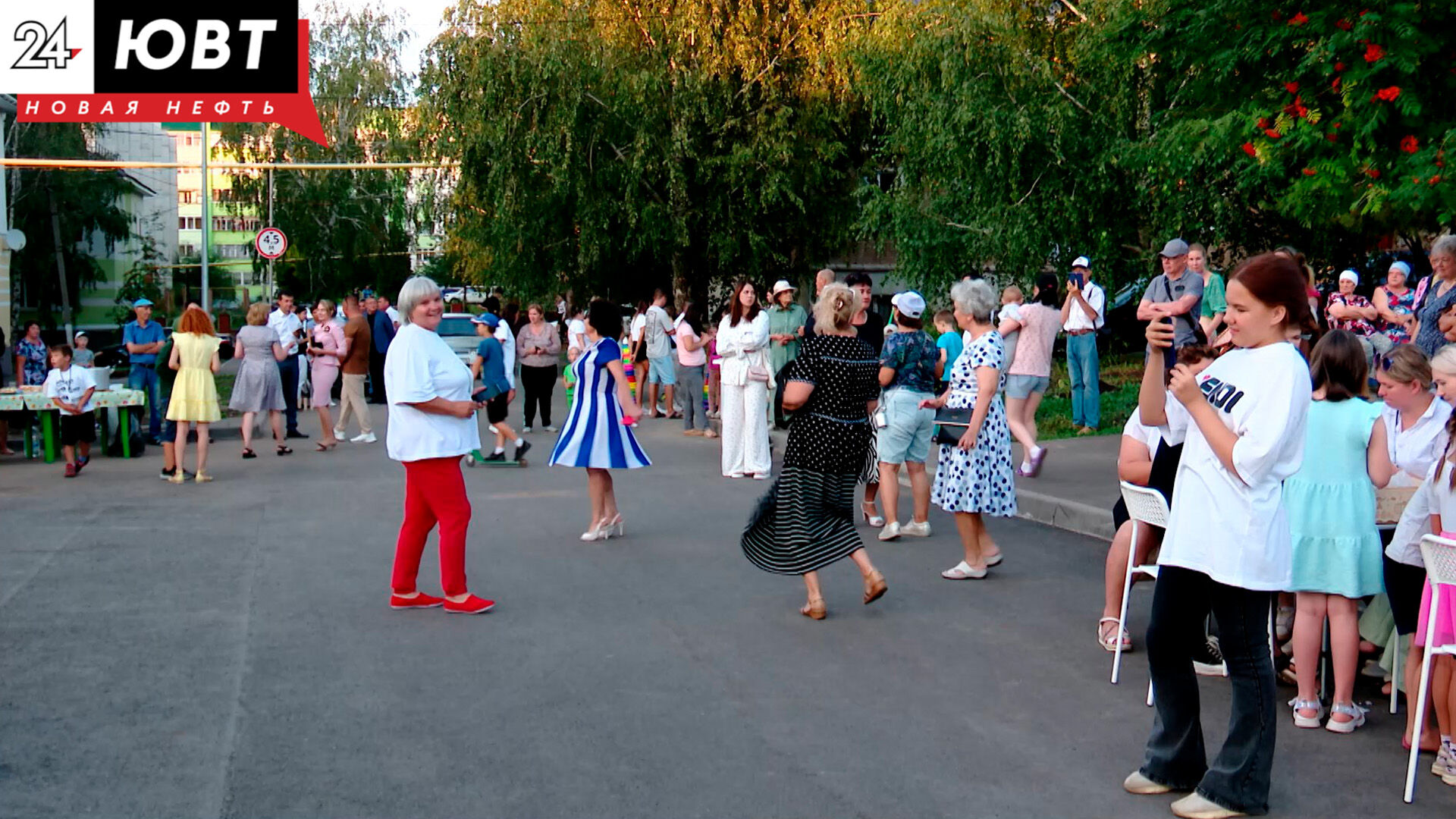 В Альметьевске жители домов по улицам Пушкина и Цеткин отметили праздник двора