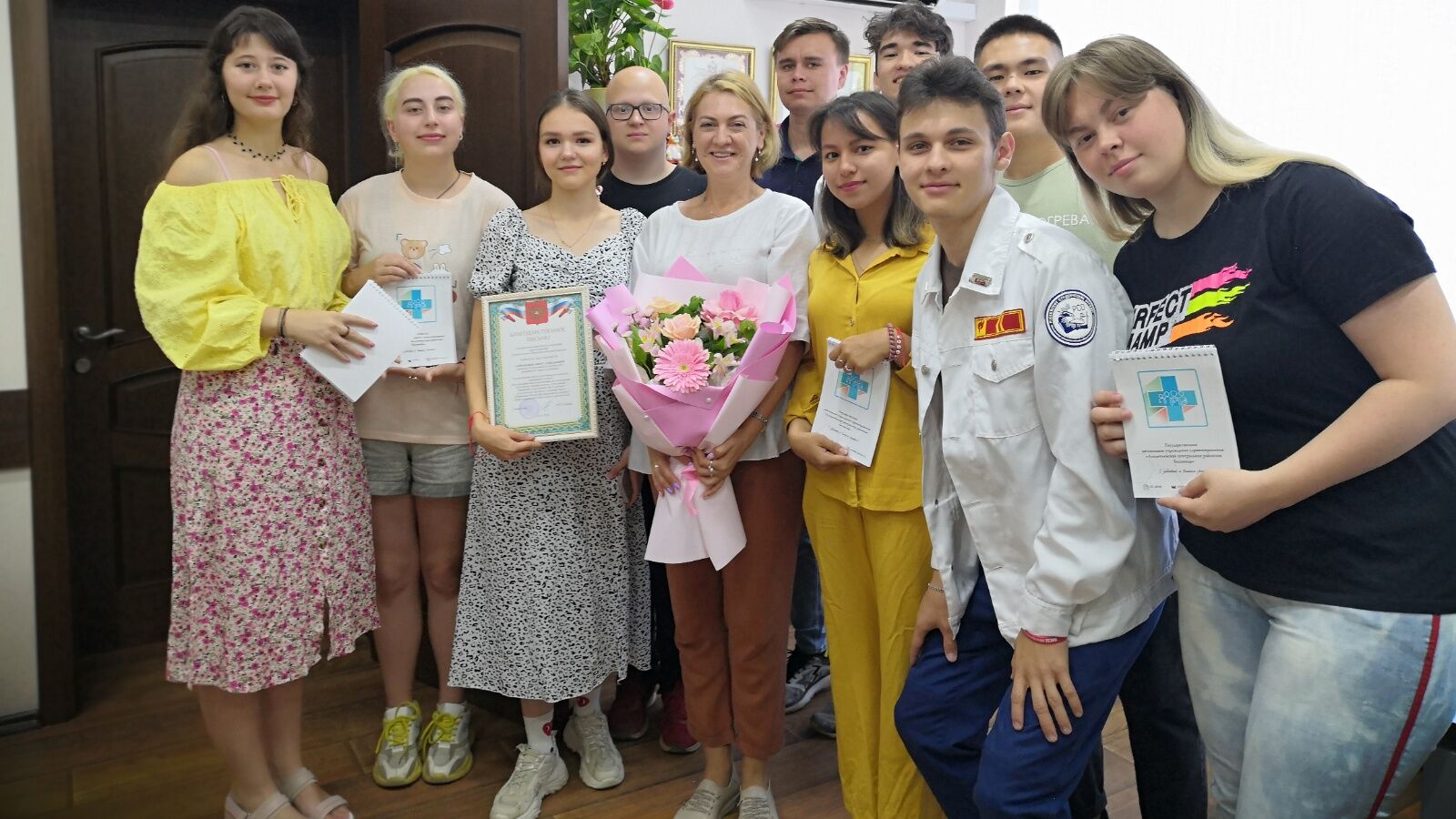 Студенты-медики со всей России завершили летний трудовой проект по заботе о здоровье жителей Альметьевска