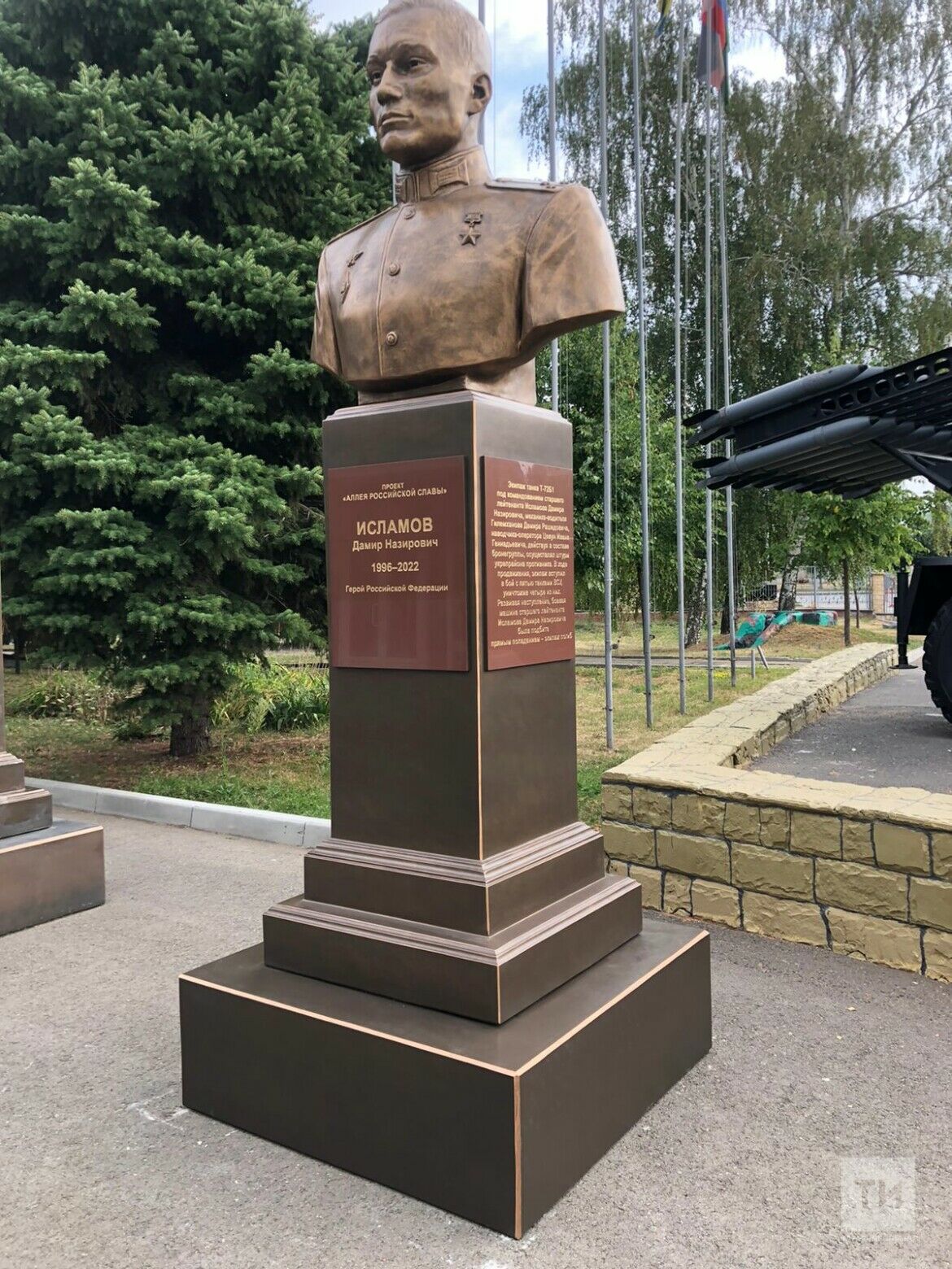 В Казанском танковом училище появился бюст Героя России Дамира Исламова