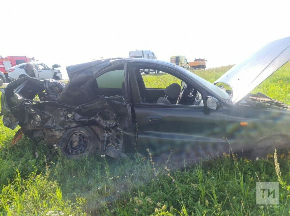 В Азнакаевском районе в лобовом ДТП погиб водитель Chevrolet