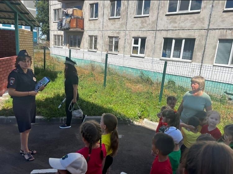 В детском саду «Умка» в Альметьевске отметили «День светофора»