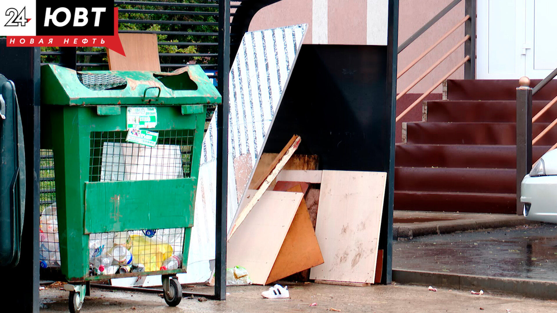 Во дворах Альметьевска появился график вывоза крупногабаритного мусора