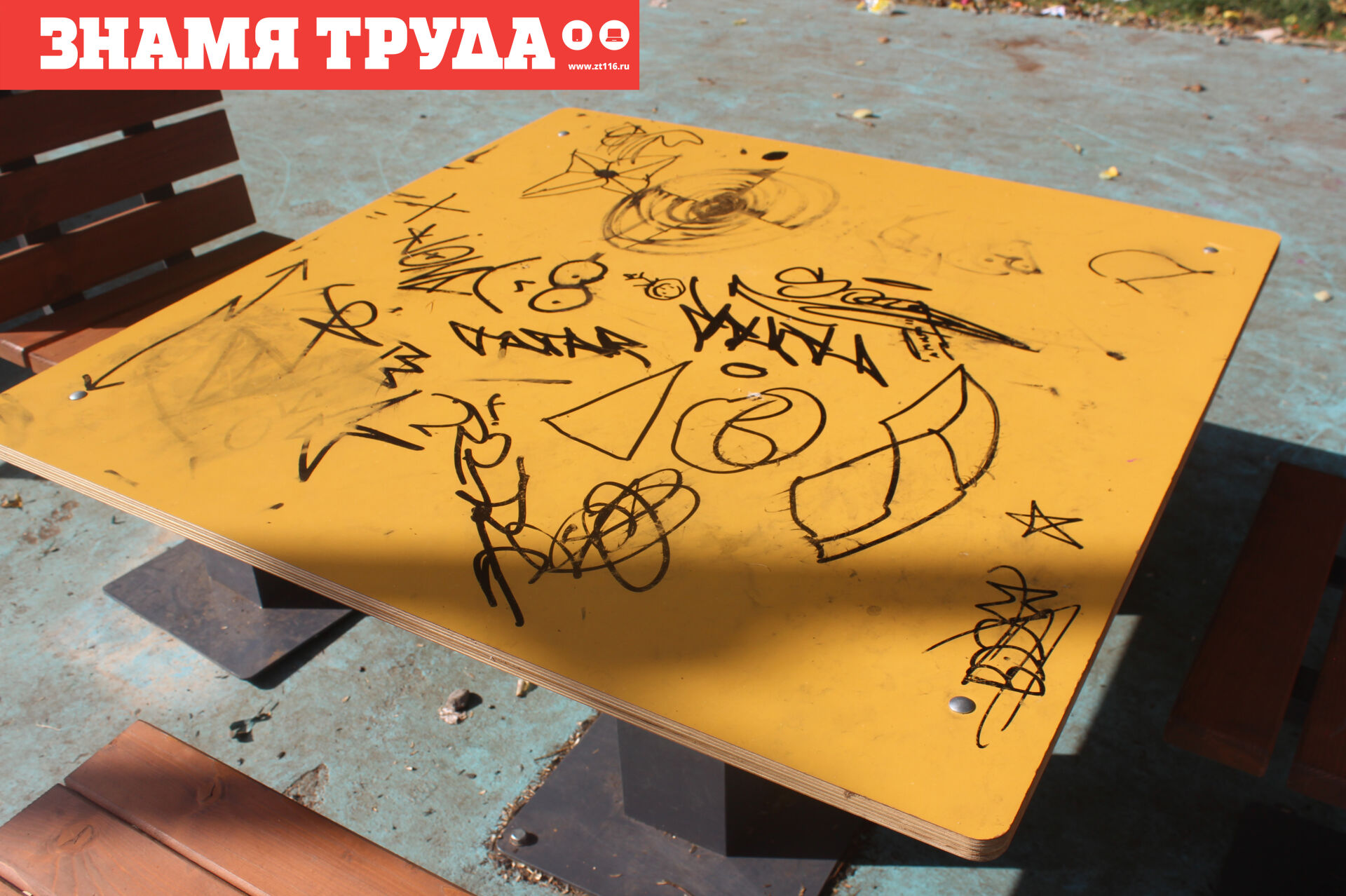 «Ценители» прекрасного атакуют: что грозит вандалам, которые портят новые общественные пространства в Альметьевске