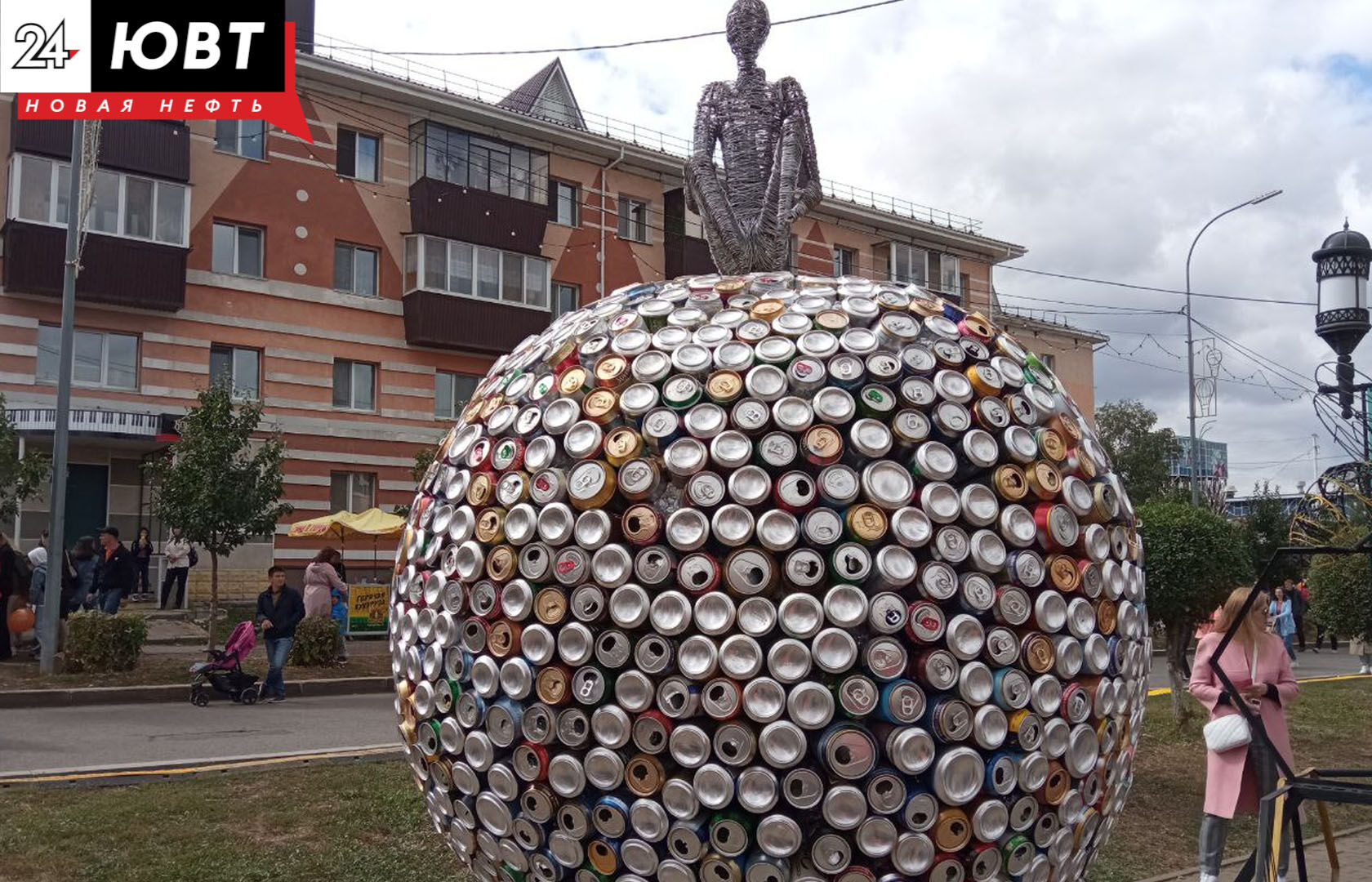 На улице Гагарина в Альметьевске можно увидеть арт-объекты из вторсырья
