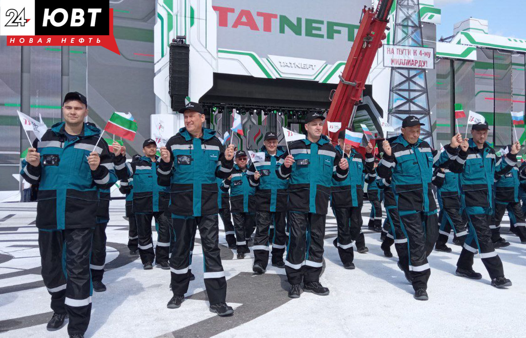 Президент Татарстана в Альметьевске вручил государственные награды за вклад в развитие нефтяной республики