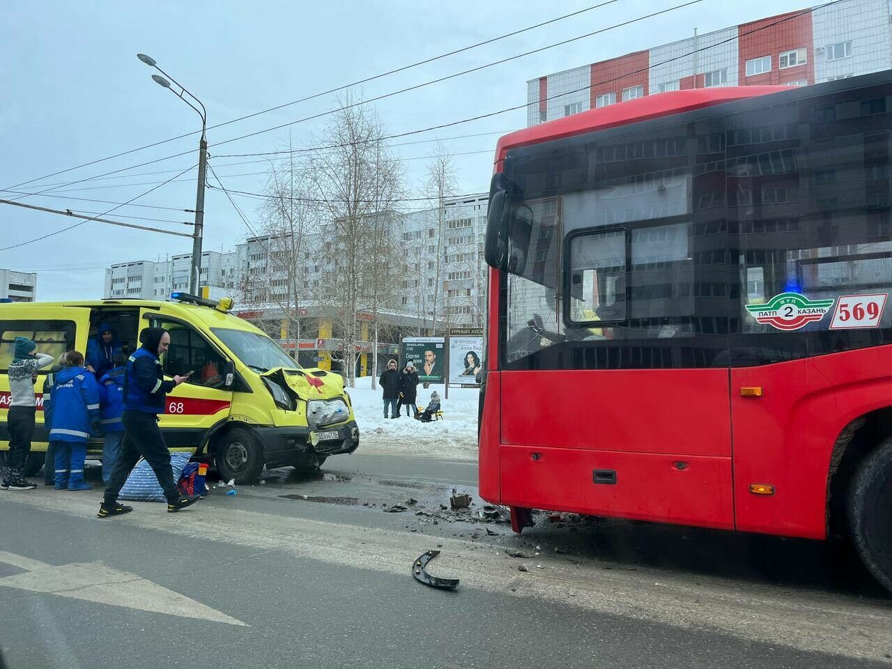 В &nbsp;Казани столкнулись автобус и машина скорой помощи, пациентка скончалась