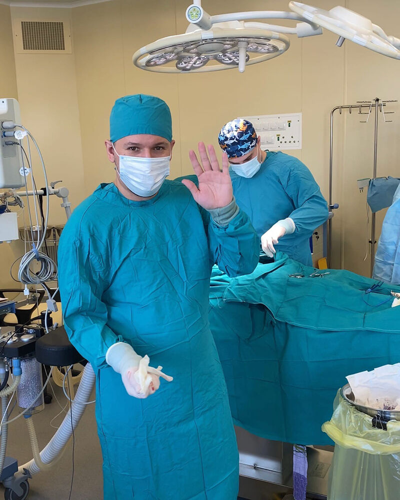 Альметьевский хирург Кирилл Булатов снова ведёт приём своих маленьких пациентов в родном отделении