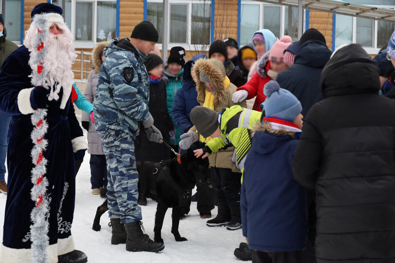 Казанские омоновцы устроили праздник для воспитанников дербышкинского детского интерната