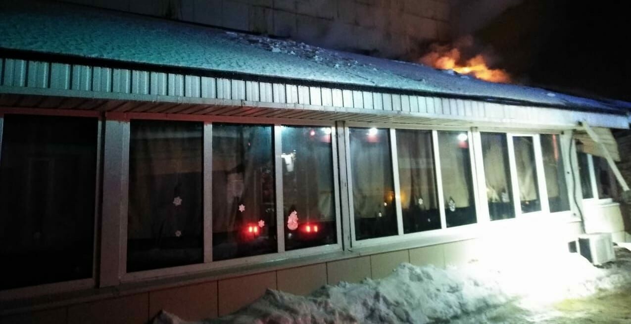 В Альметьевске ночью произошел пожар в кафе