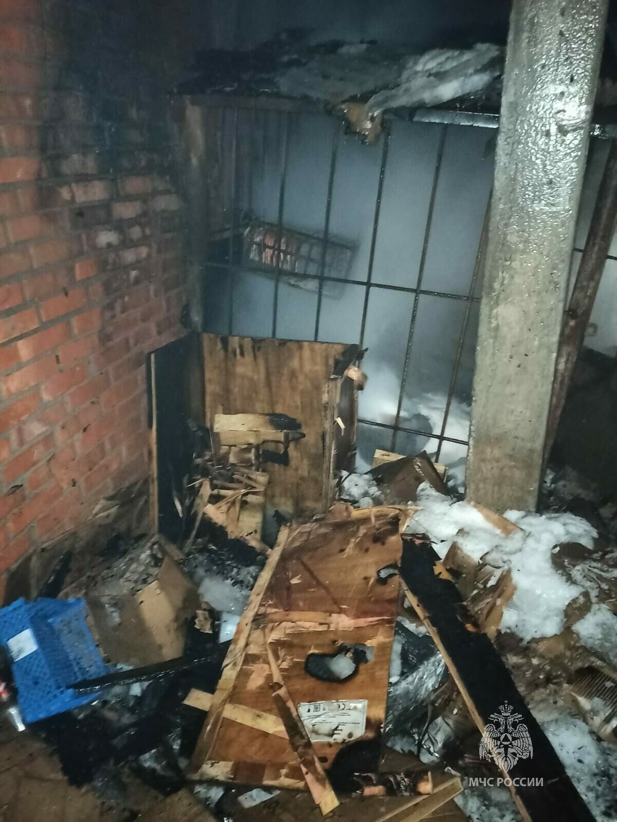В Лениногорске сгорел пристрой к магазину