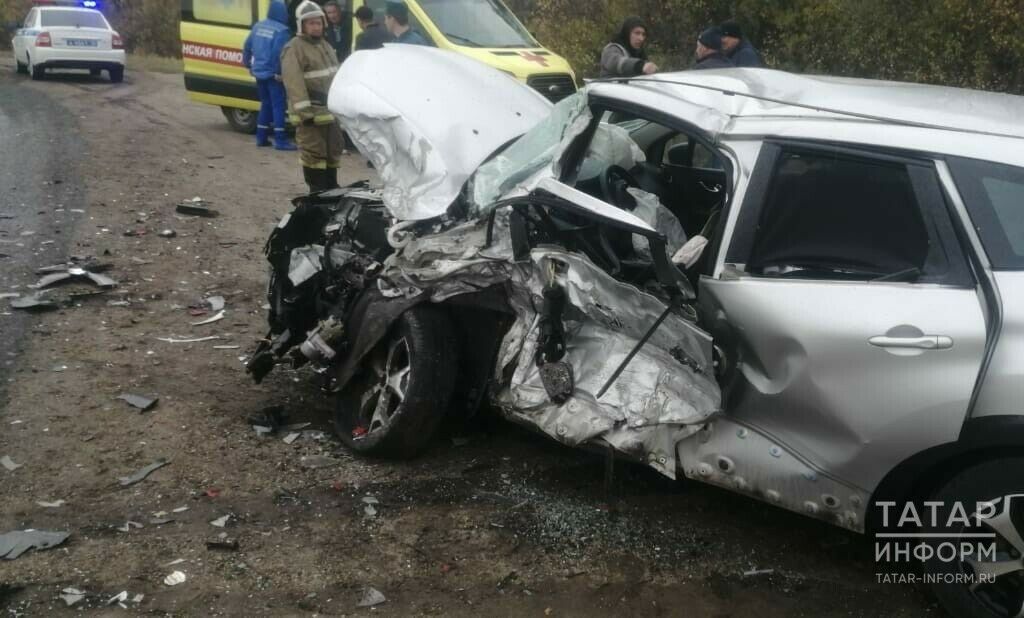 В Буинском районе в результате ДТП водителя грузовика зажало в салоне&nbsp;