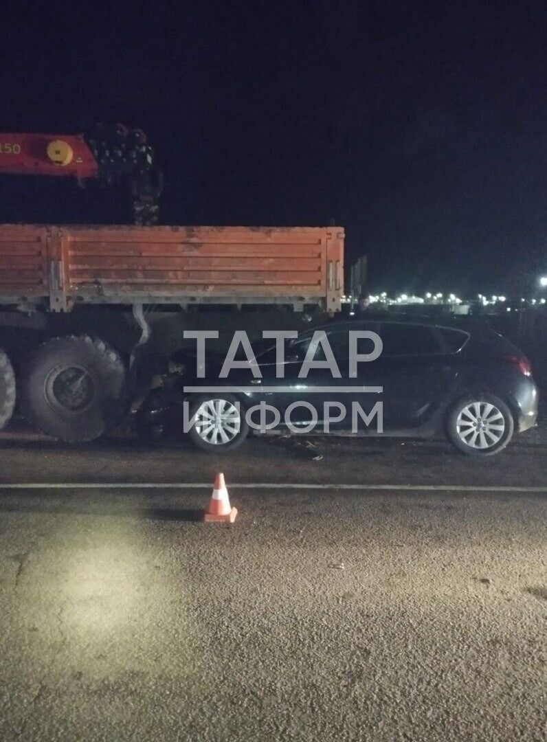 В Альметьевском районе автомобиль влетел под кран-манипулятор